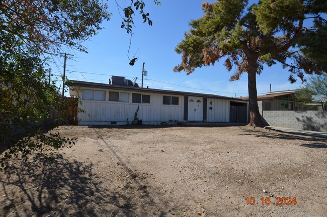 5605 Idle Ave in Las Vegas, NV - Building Photo - Building Photo