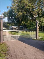 6561 Eastwood Acres Rd in Ft. Myers, FL - Building Photo