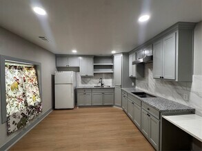 906 Llano St, Unit 17250 W. Sunset Blvd #108 in Pasadena, TX - Building Photo - Building Photo