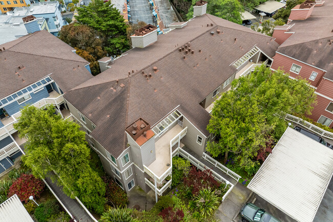 Saddleback in Daly City, CA - Foto de edificio - Building Photo