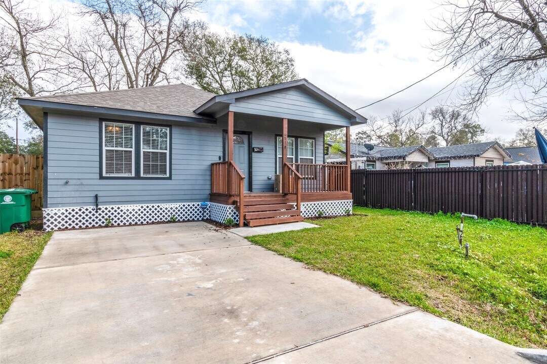 6710 Mcwilliams Dr in Houston, TX - Building Photo