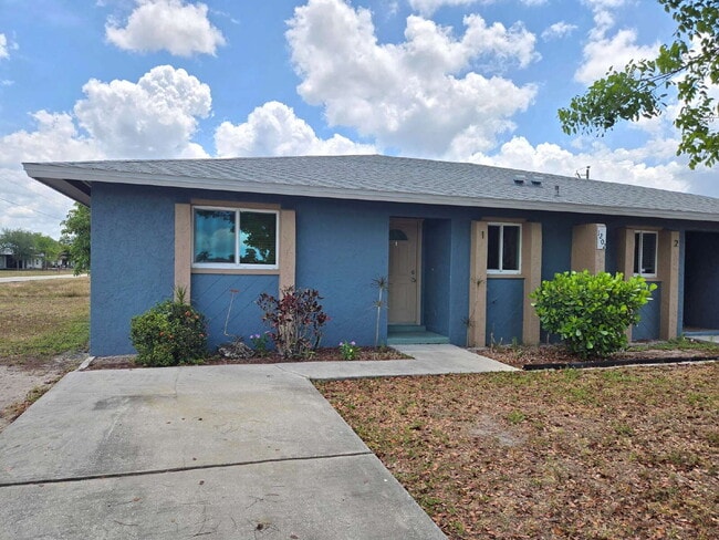 1202 SE 8th Terrace in Cape Coral, FL - Building Photo - Building Photo