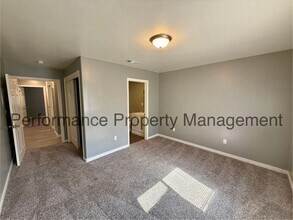 326 Beardsley Ave in Bakersfield, CA - Building Photo - Building Photo