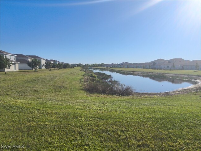 12100 Dakota Ridge Pl in Lehigh Acres, FL - Foto de edificio - Building Photo