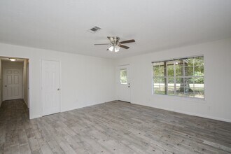 1825 Live Oak Dr in Conroe, TX - Building Photo - Building Photo