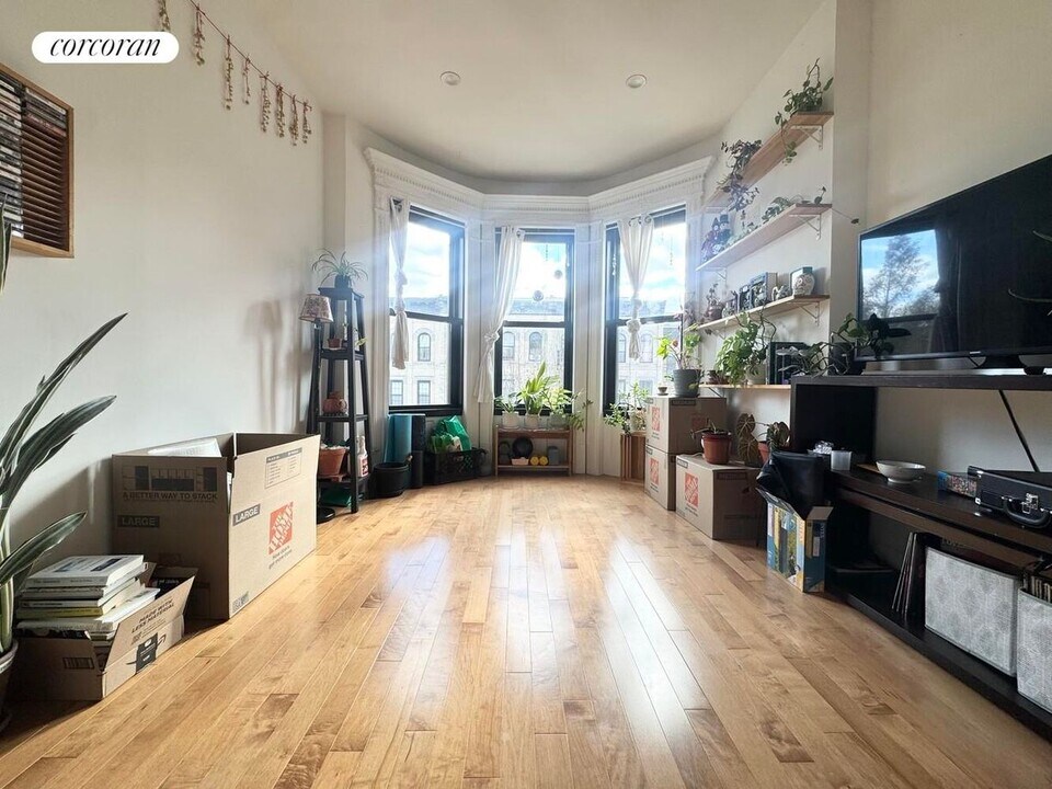 703 MacDonough St in Brooklyn, NY - Foto de edificio