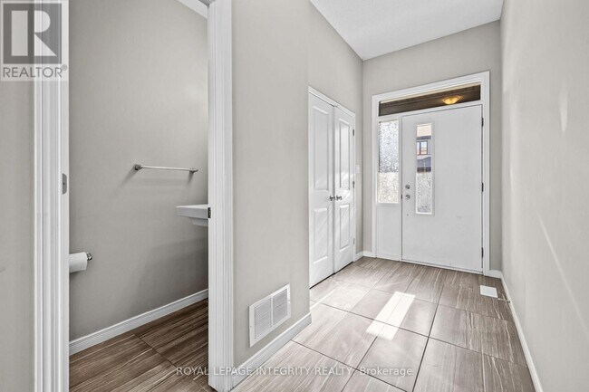 14 Hackney Private in Ottawa, ON - Building Photo - Building Photo