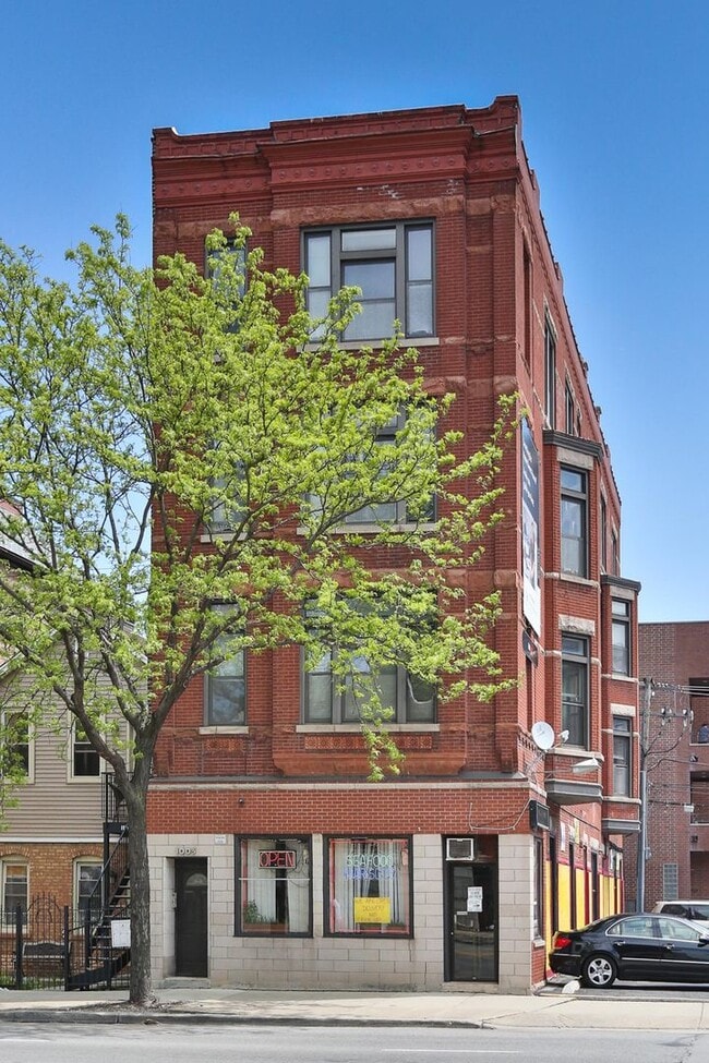 property at 1003 N Ashland Ave