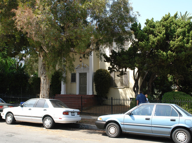 5529-5533 Harold Way in Los Angeles, CA - Foto de edificio - Building Photo