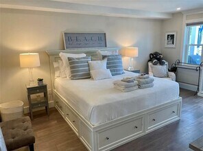 307 Corey Ln in Middletown, RI - Foto de edificio - Building Photo