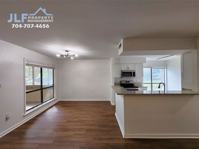 5721 Dockside Dr in Charlotte, NC - Building Photo - Building Photo