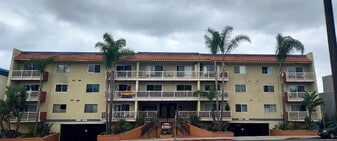 1707 Pacific Coast Hwy, Unit 126 in Hermosa Beach, CA - Building Photo