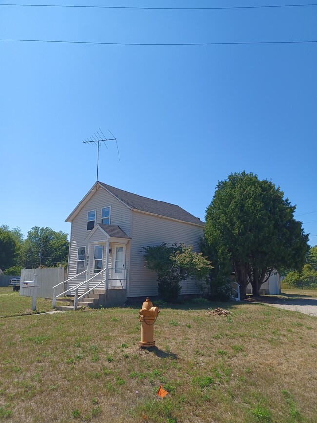 1001 Spruce St in Marinette, WI - Foto de edificio - Building Photo