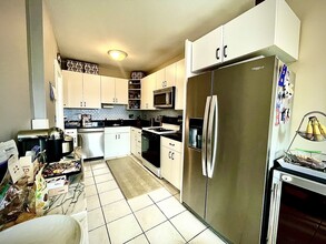 11 Regent Cir, Unit #1 in Brookline, MA - Foto de edificio - Building Photo