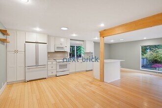 20010 Fremont Ave N in Shoreline, WA - Building Photo - Building Photo