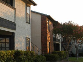 Ashwood Park Apartments in Dallas, TX - Foto de edificio - Building Photo