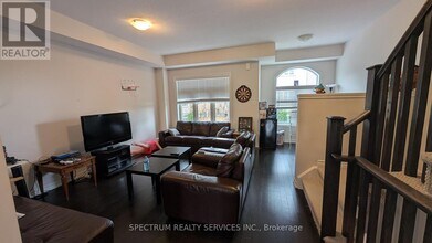 68 Borers Creek Cir in Hamilton, ON - Building Photo - Building Photo