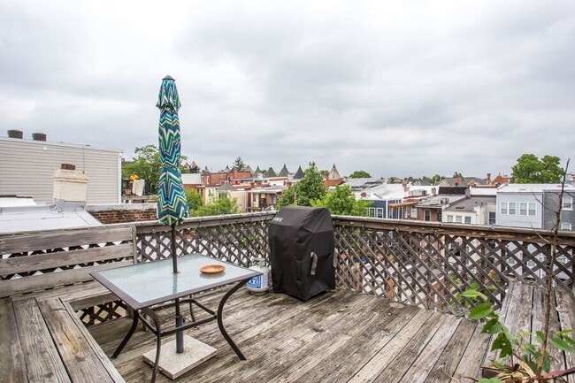 1127 Fairmont St NW in Washington, DC - Building Photo - Building Photo