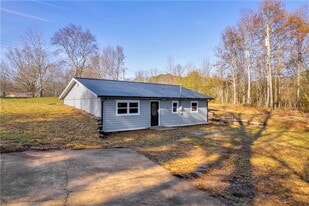 2360 Dr Bramblett Rd in Cumming, GA - Building Photo