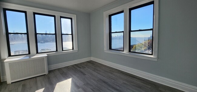 883 JFK Blvd E in Weehawken, NJ - Building Photo - Building Photo