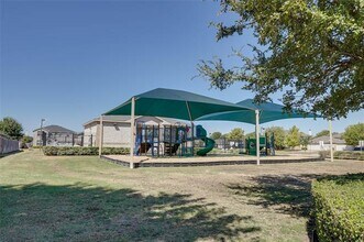 9016 Garden Springs Dr in Fort Worth, TX - Building Photo - Building Photo
