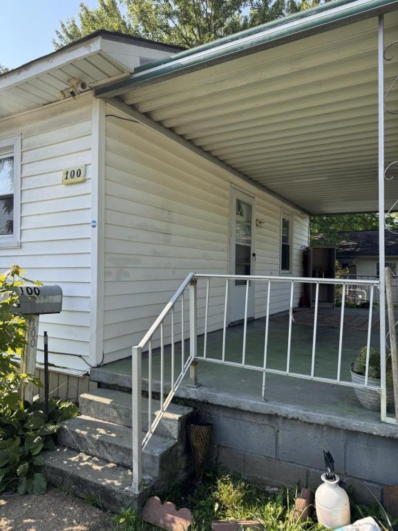 property at 100 Warwick Ln