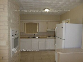 2201 N 57th Ave in Hollywood, FL - Foto de edificio - Building Photo