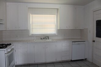 1024 S Holly Dr in Midwest City, OK - Building Photo - Building Photo