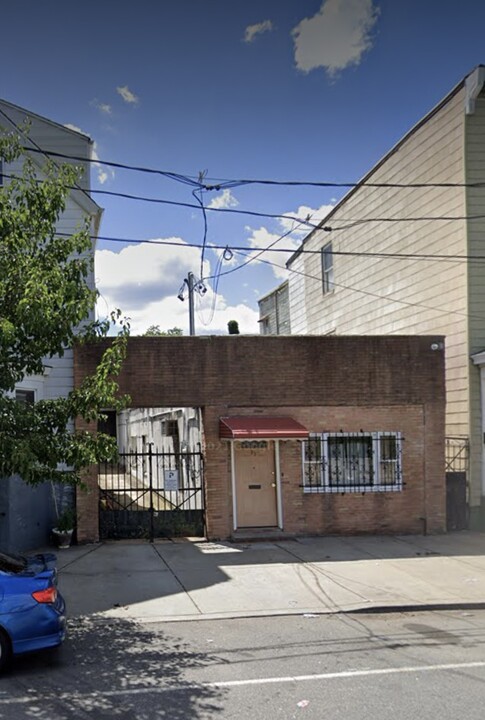 72 Nesbitt st in Newark, NJ - Building Photo
