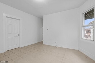 315 E 18th St in Paterson, NJ - Building Photo - Building Photo