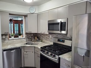 12/8 N Rte 303 in Clarkstown, NY - Foto de edificio - Building Photo