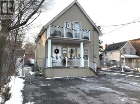 1002 Weston Rd in Toronto, ON - Building Photo