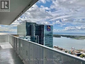 88 Harbour St in Toronto, ON - Building Photo