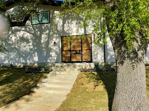 Hoskins 90 at Bishop Ridge in Dallas, TX - Building Photo - Building Photo