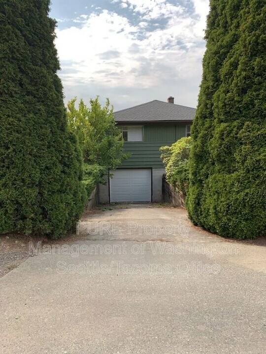 6736 38th Ave SW in Seattle, WA - Building Photo