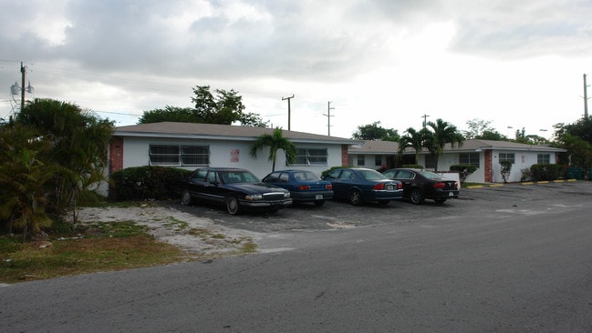 Danna Apartments in Fort Lauderdale, FL - Foto de edificio - Building Photo