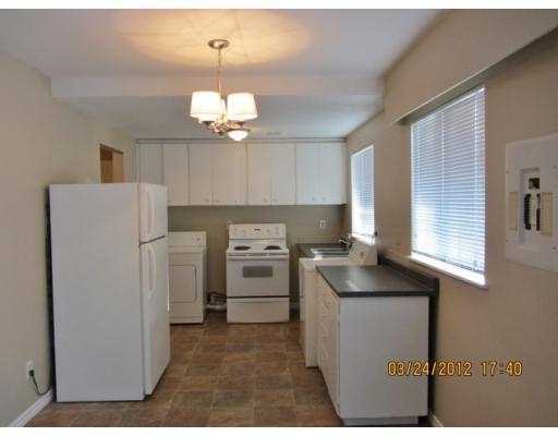 21555 Dewdney Trunk Rd in Maple Ridge, BC - Building Photo