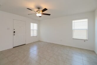 3315 Beckwith Wy in Crandall, TX - Foto de edificio - Building Photo