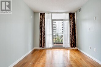 70-270 Forest Manor Rd in Toronto, ON - Building Photo - Building Photo
