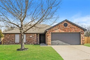 1506 Sabine Dr in Midlothian, TX - Building Photo