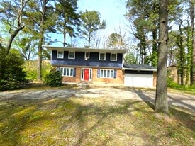 8241 Robin Hood Dr in Salisbury, MD - Building Photo