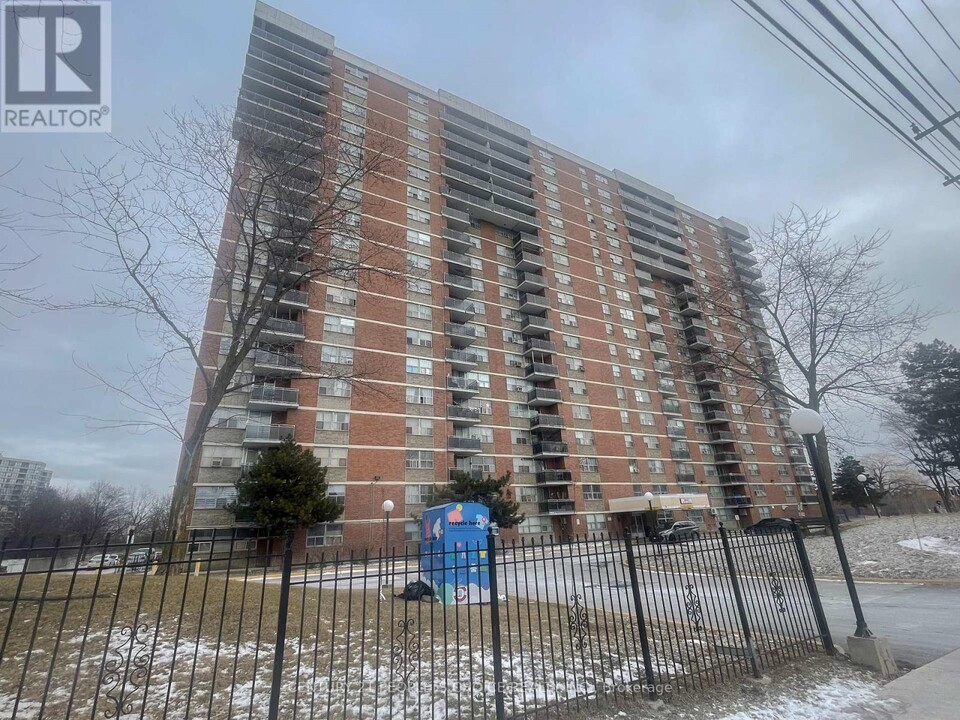 2645-2645 Kipling Ave in Toronto, ON - Building Photo