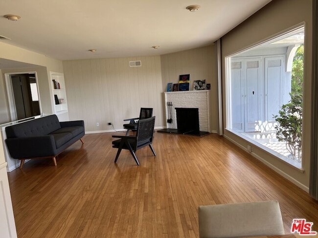 5604 Chariton Ave in Los Angeles, CA - Foto de edificio - Building Photo