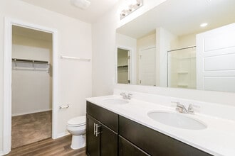 The Corridor at Sunset Oaks Rental Homes in Maxwell, TX - Foto de edificio - Building Photo