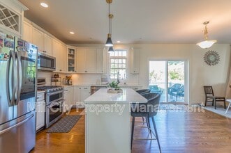 8 Colleen Cir in Hooksett, NH - Building Photo - Building Photo