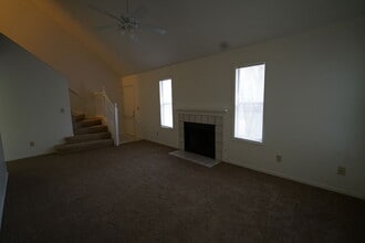 2501 Crestline Ct in Lawrence, KS - Building Photo - Building Photo