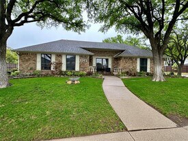 7145 Crooked Oak Dr in Dallas, TX - Building Photo