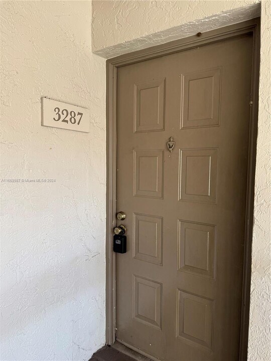 3287 Coral Lake Dr-Unit -3287 in Coral Springs, FL - Building Photo
