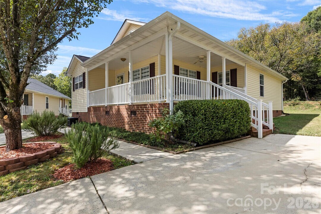 131 Joseph Ln in Mooresville, NC - Building Photo