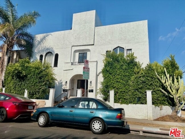 property at 404 N Gardner St